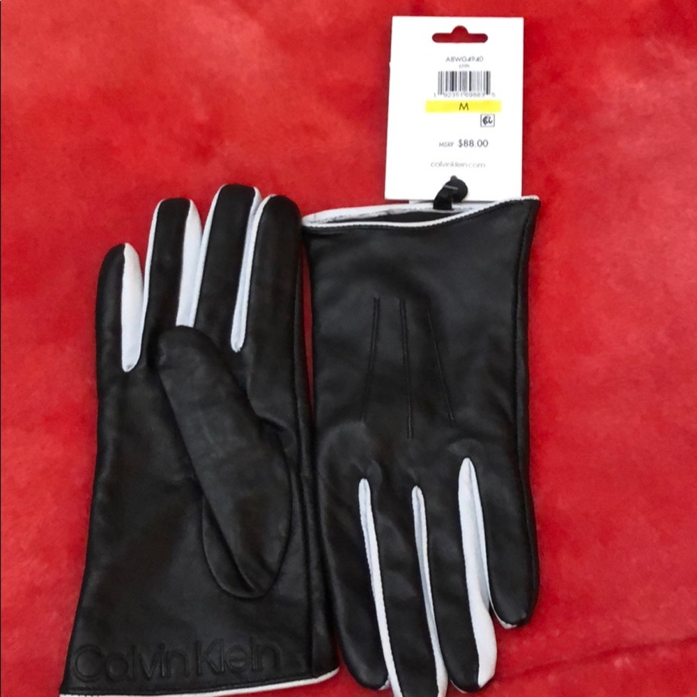 Calvin Klein 100% Leather Gloves